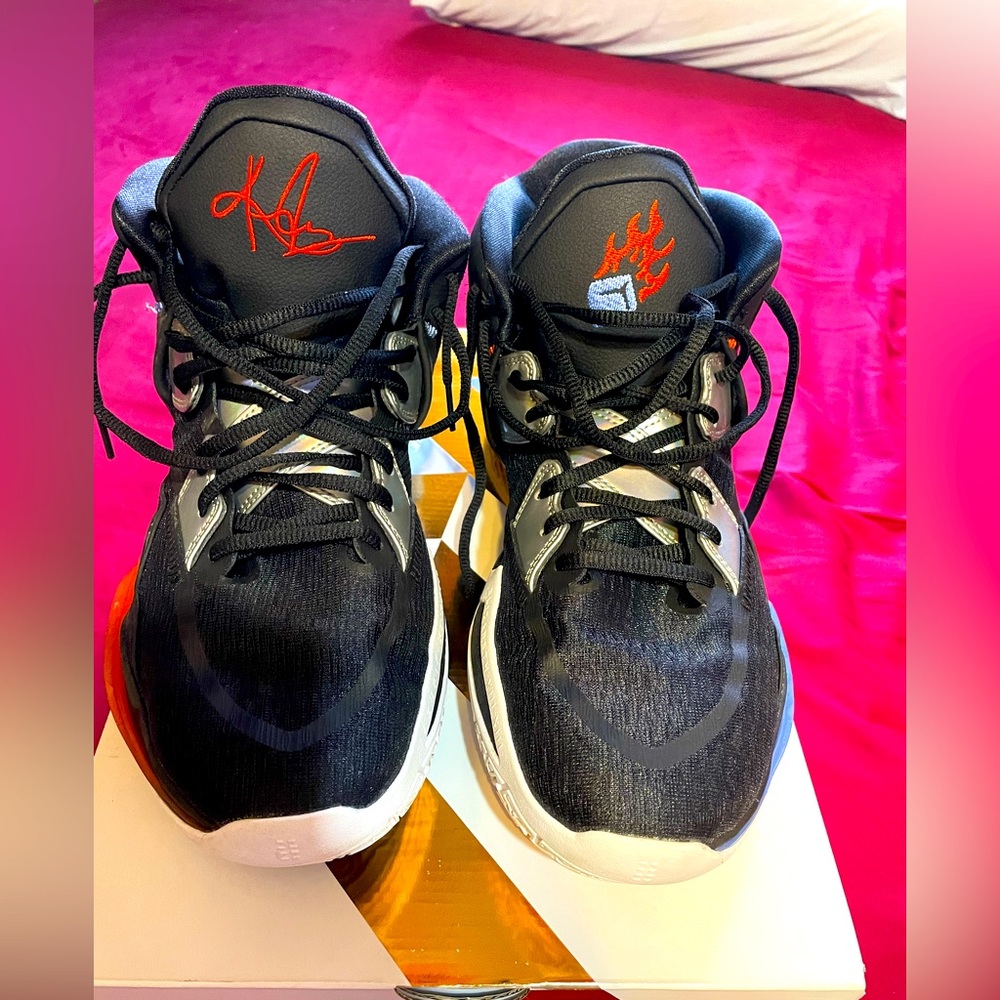 Mens Nike Kyrie Infinity basketball shoes.